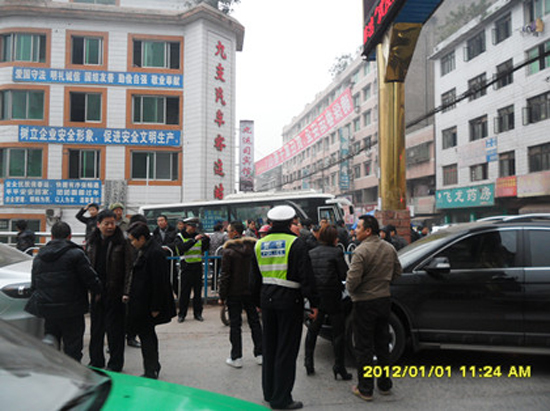 川黔交警联手&nbsp;保赤水大桥元旦畅通(图1)