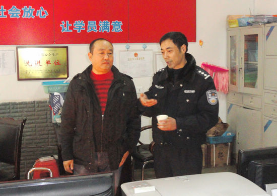 叙永交警进企业开展“警民亲”活动(图2)