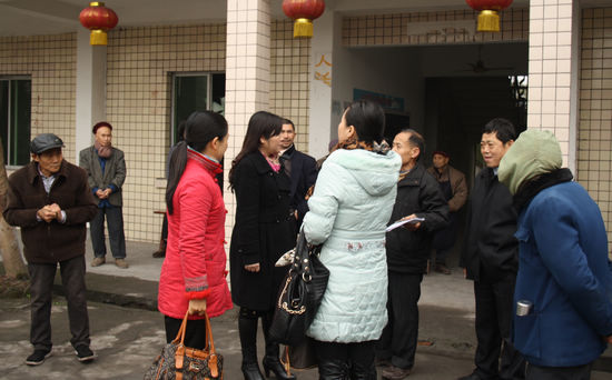 罗汉镇：敬老院寒冬感温暖(图1)