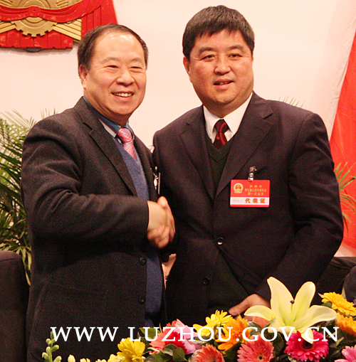 陈雁当选泸州市人大常委会主任&nbsp;刘强当选市长(图4)