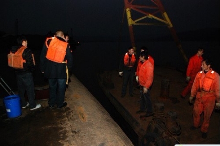 龙马潭区一采沙船沉没&nbsp;7人落水5人生还(图1)