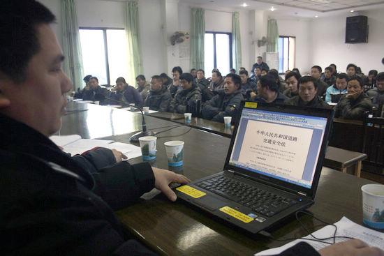 龙车镇:集中培训,强化驾驶员规则意识保安全(图2) 龙车镇:集中培训,强化驾驶员规则意识保安全(图2)