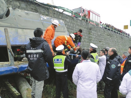 贵州毕节路段冰雪严重&nbsp;返泸客车请走渝黔高速(图2)