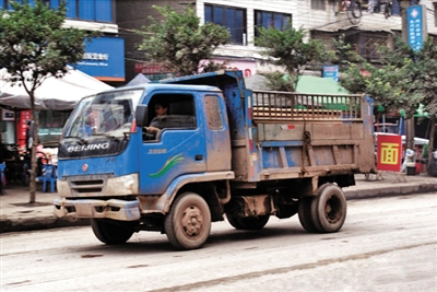 记者调查——内江城区泥浆从何而来？(图1)