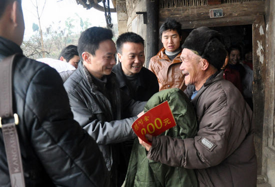 水潦乡:节前慰问 温暖群众心(图1) 水潦乡:节前慰问 温暖群众心(图1)