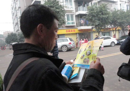 江阳区司法局:组织开展返乡农民工法制宣传活动(图2) 江阳区司法局:组织开展返乡农民工法制宣传活动(图2)