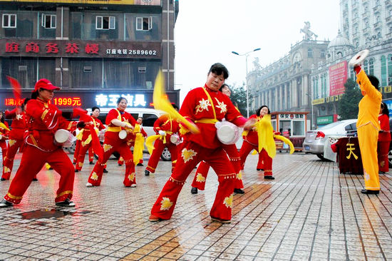 龙马潭区城乡环境综合治理掀高潮&nbsp;干干净净迎春节(图2)