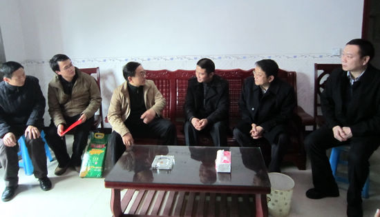 省委组织部干监处处长徐云到华阳街道开展慰问活动(图2)