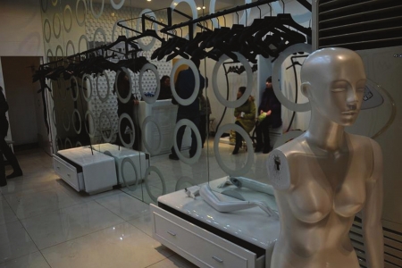 服装店遭窃&nbsp;店员买的水果都没幸免(图1)