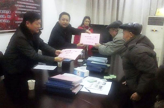 泸州市、县总工会领导慰问老劳模(图1)