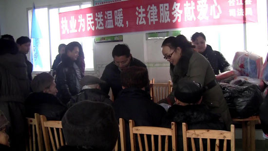 合江县司法局节前到敬老院开展送温暖活动(图1) 合江县司法局节前到敬老院开展送温暖活动(图1)