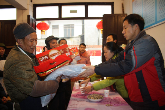 龙车镇：敬老院里春意浓(图1)