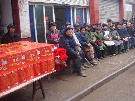 泸县：寒冬送温暖&nbsp;&nbsp;情暖老人心(图2)