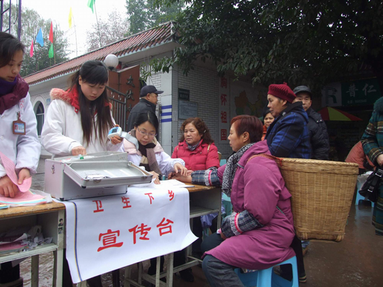 太伏镇“三下乡”活动拉开帷幕(图2)