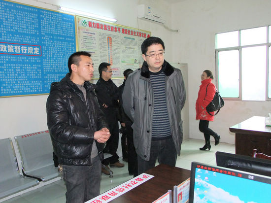 泸县信用联社帮扶牛滩基层建设(图1)