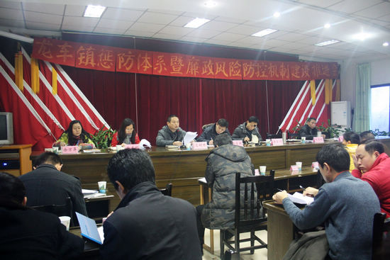 龙车镇：新春到&nbsp;廉洁手册送干部(图1)