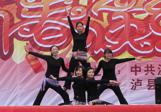 奇峰镇:春节团拜会文艺演出排练紧张有序(图2) 奇峰镇:春节团拜会文艺演出排练紧张有序(图2)