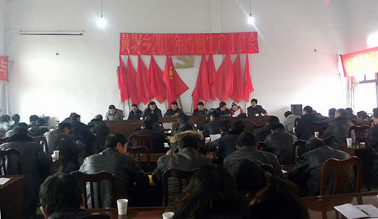 黄坭乡奋力推进2012年烤烟生产工作(图1) 黄坭乡奋力推进2012年烤烟生产工作(图1)