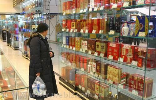 白酒销售季价格飞涨&nbsp;泸州市民直呼喝不起(图2)