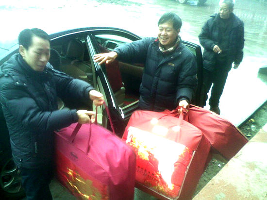 五通镇：爱心汇聚走基层&nbsp;敬老院里暖意浓(图1)