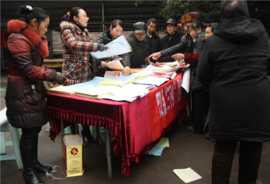 罗汉镇：“三下乡”活动赶集(图1)