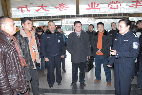 泸州交警支队开展警风警纪监督员"三评三访"进警营(图2)