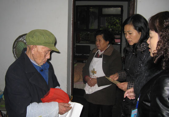 龙马潭区统战部开展春节送温暖活动(图2)