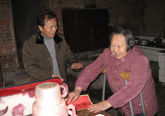 龙马潭区统战部开展春节送温暖活动(图1)