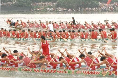 市民热盼：龙年龙舟赛泸州(图1)