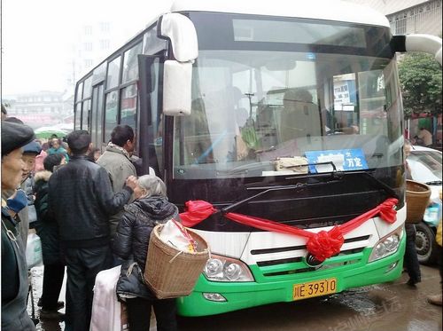 泸州：泸县首条城乡公交线路正式开通(图1)