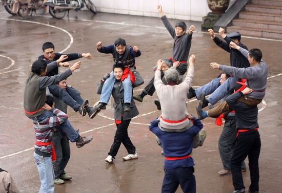 宏扬狮舞文化&nbsp;泸州龙车镇省级非遗"班打狮子"闹新春(图1)