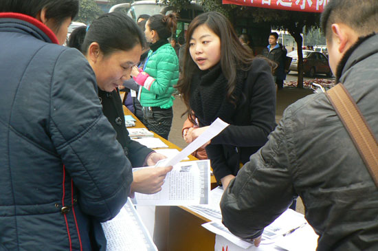 牛滩镇：现场招聘会解决用工难(图1)