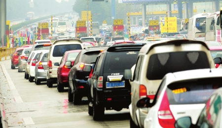 回家汽车排成长龙　成渝高速堵了30公里(图4)