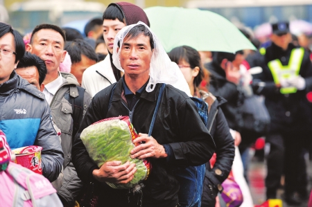 回家汽车排成长龙　成渝高速堵了30公里(图3)