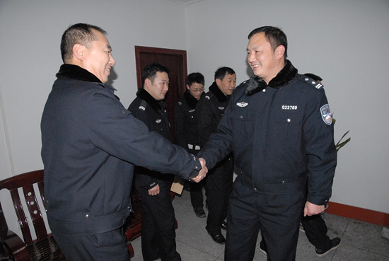 泸州交警坚守岗位：群众安全就是最大宽慰(图3)