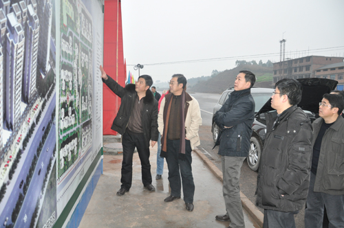 川煤集团副总经理田华光视察威达公司棚改工地(图2)