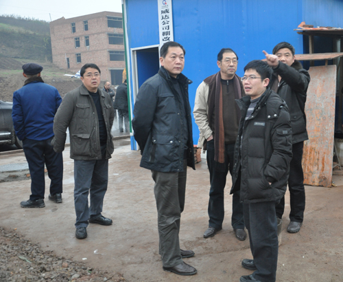 川煤集团副总经理田华光视察威达公司棚改工地(图1)