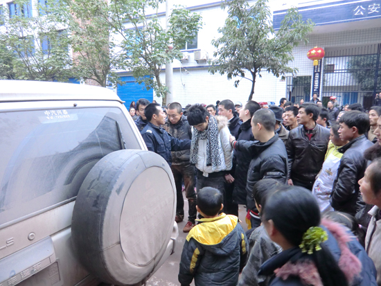 水尾派出所15小时破抢车案(图2)