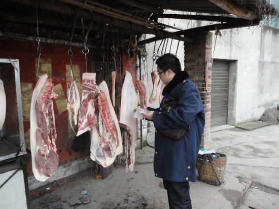 泸县牛滩工商：新年上班第一天&nbsp;市场巡查忙不停(图1)