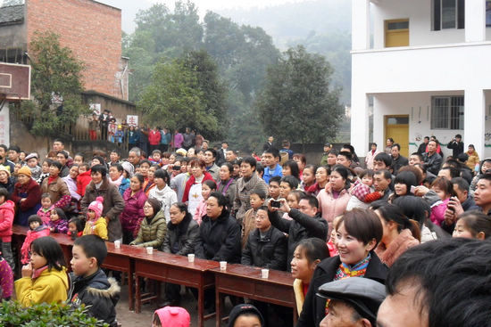 泸州合江：欢歌笑语踩山节&nbsp;苗汉一家迎新春(图7)