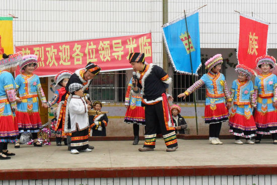 泸州合江：欢歌笑语踩山节&nbsp;苗汉一家迎新春(图4)