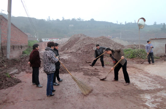 罗汉镇：首日大治理&nbsp;新年新气象(图1)