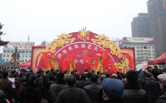 奇峰镇：农民演艺大舞台&nbsp;演出精彩不断(图1)