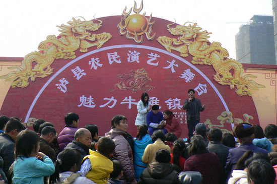 泸县农民演艺大舞台牛滩专场演出精彩纷呈(图1) 泸县农民演艺大舞台牛滩专场演出精彩纷呈(图1)
