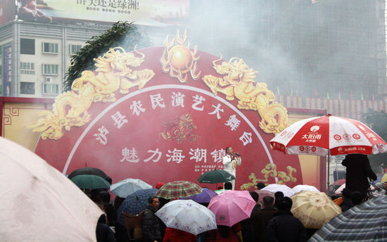 农民演艺大舞台 魅力海潮展风采(图1) 农民演艺大舞台 魅力海潮展风采(图1)