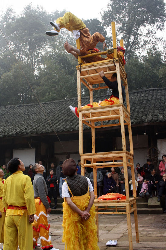 龙车镇：“班打狮子”舞浓新年味(图2)