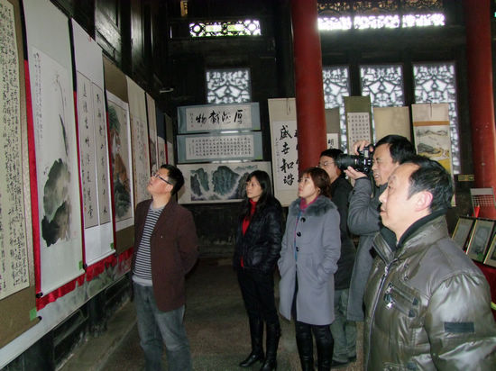 川煤威达公司组织文艺骨干观看叙永县迎春书画展(图1) 川煤威达公司组织文艺骨干观看叙永县迎春书画展(图1)