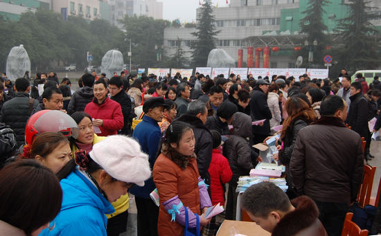 泸县春风行动帮助求职人员实现家门口就业(图2) 泸县春风行动帮助求职人员实现家门口就业(图2)