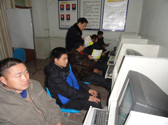 叙永交警大力开展警营开放活动 构建和谐警民关系(图1) 叙永交警大力开展警营开放活动 构建和谐警民关系(图1)