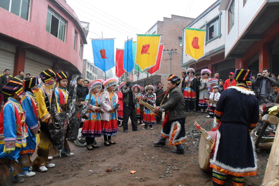 合江县五通镇隆重举办苗族踩山节(图3)